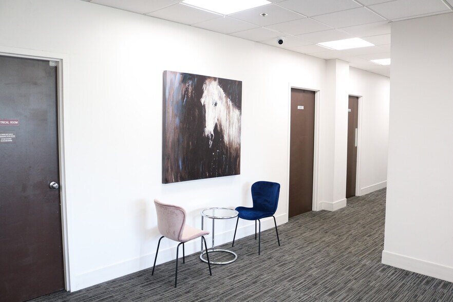 More Photos Of 1903 Central Dr, Bedford Coworking Space