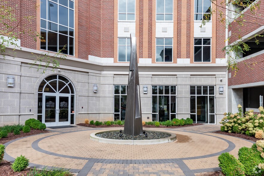 More Photos Of 331 E Main St, Rock Hill Office For Lease