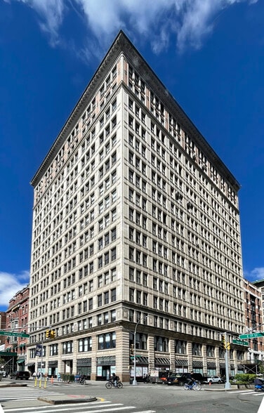 More Photos Of 200 Park Ave S, New York Office For Lease
