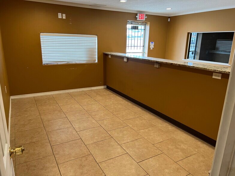 More Photos Of 5508-5516 Brewster St, San Antonio Warehouse For Lease