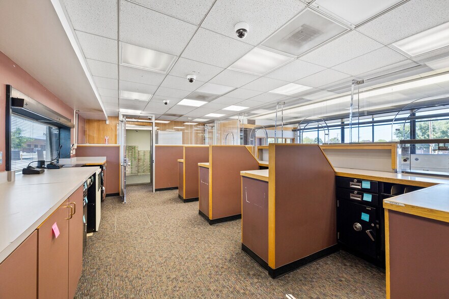 More Photos Of 2714 S 300 W, Salt Lake City Bank For Lease