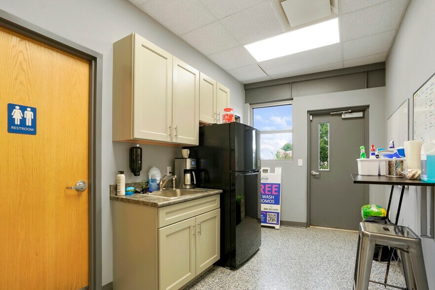 More Photos Of 5384 S Parker Rd, Aurora Carwash For Sale