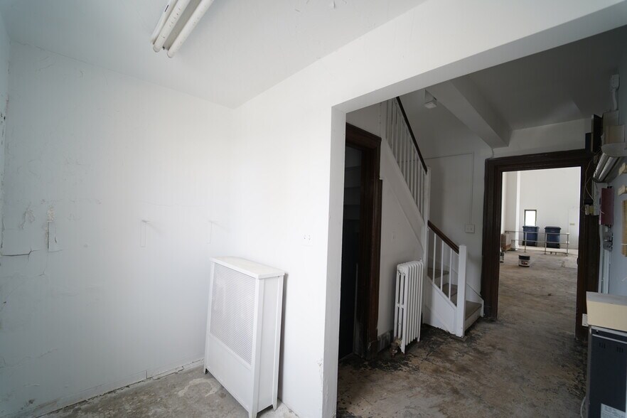 More Photos Of 242 State St, Hackensack Freestanding For Lease