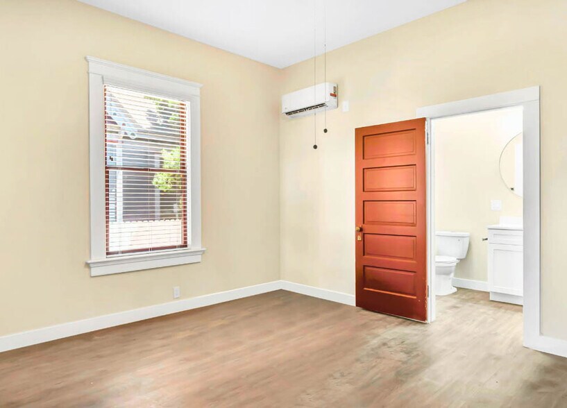 More Photos Of 1140 W 25th St, Los Angeles Multifamily For Sale