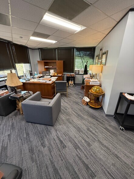 More Photos Of 2170 Buckthorne Pl, The Woodlands Office For Lease