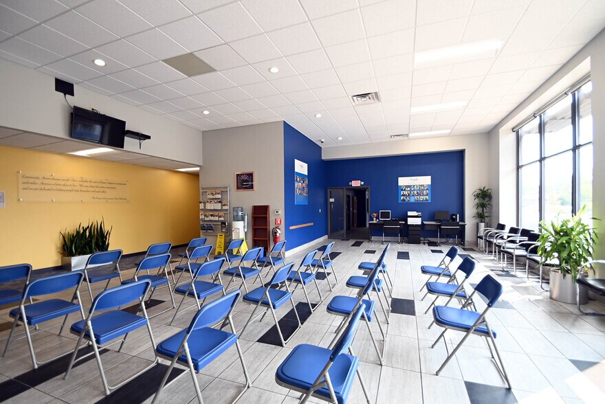 More Photos Of 1730 W North Ave, Milwaukee Medical For Sale