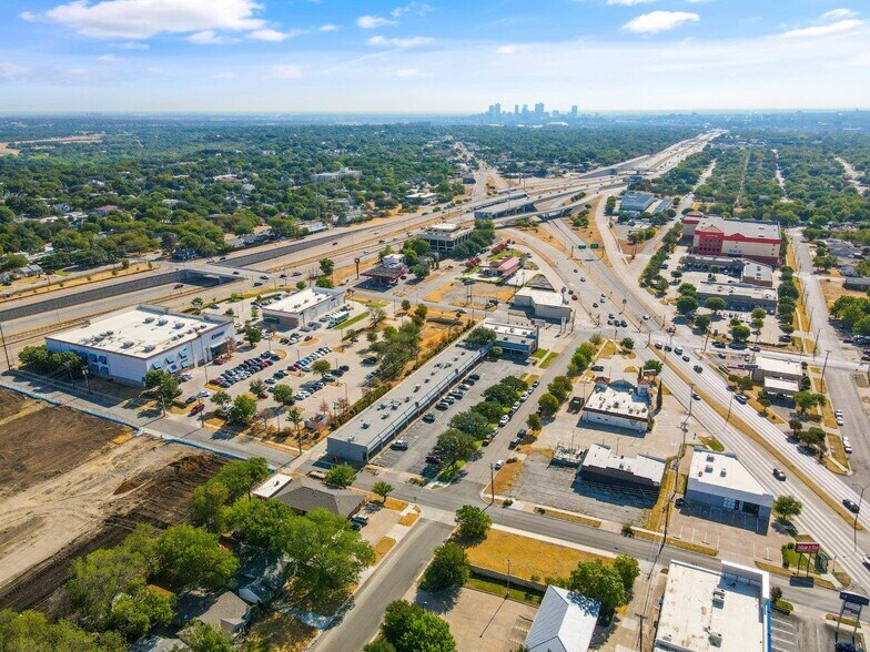 More Photos Of 5700-5730 Locke Ave, Fort Worth Unknown For Lease