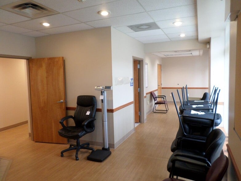 More Photos Of 1140-1141 Quincy Ave, Dunmore Medical For Lease