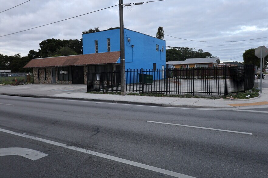 More Photos Of 4634 NW 27th Ave, Miami Freestanding For Lease