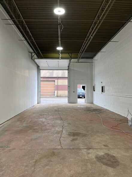 More Photos Of 3051 Lamb Ave, Columbus Warehouse For Lease