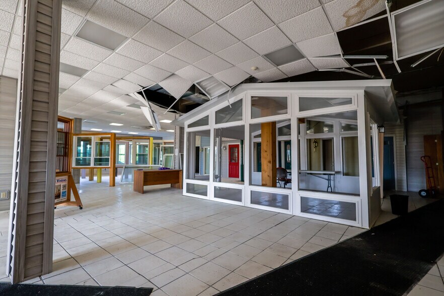 More Photos Of 11830 Shaver Rd, Schoolcraft Office For Sale