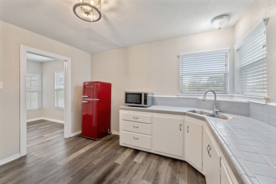 More Photos Of 6826 Baker Blvd, Richland Hills Light Manufacturing For Sale