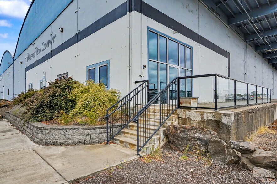 More Photos Of 2729 Pacific Blvd SW, Albany Warehouse For Lease