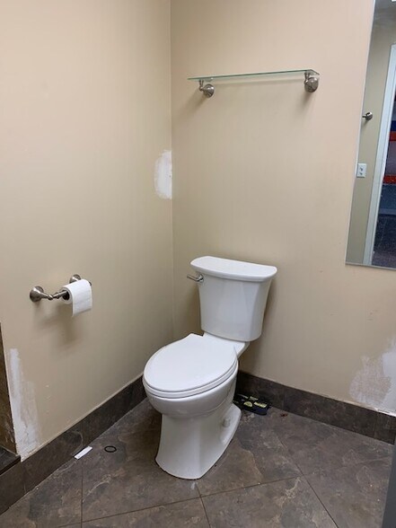 More Photos Of 94-1388 Moaniani St, Waipahu Warehouse For Lease