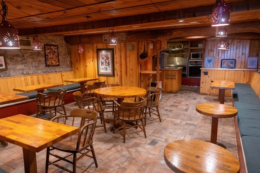 More Photos Of 1111 Washington St, Pella Hospitality For Sale