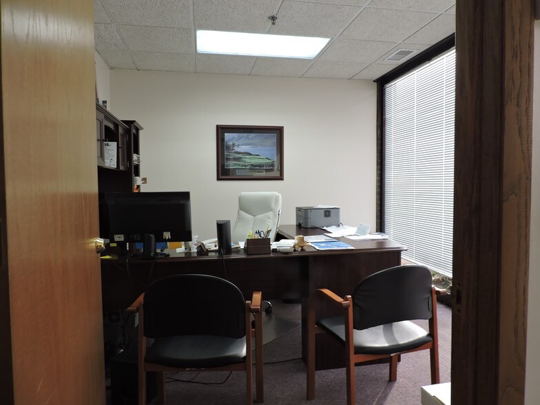 More Photos Of 158-176 N Brandon Dr, Glendale Heights Warehouse For Sale