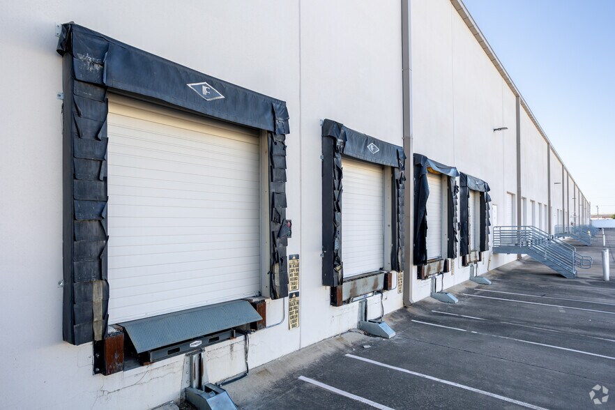 More Photos Of 4401 Samuell Blvd, Mesquite Unknown For Lease