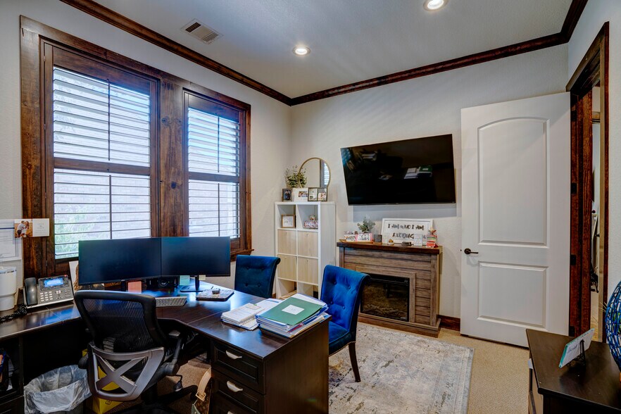 More Photos Of 9125 Belshire Dr, North Richland Hills Office For Lease