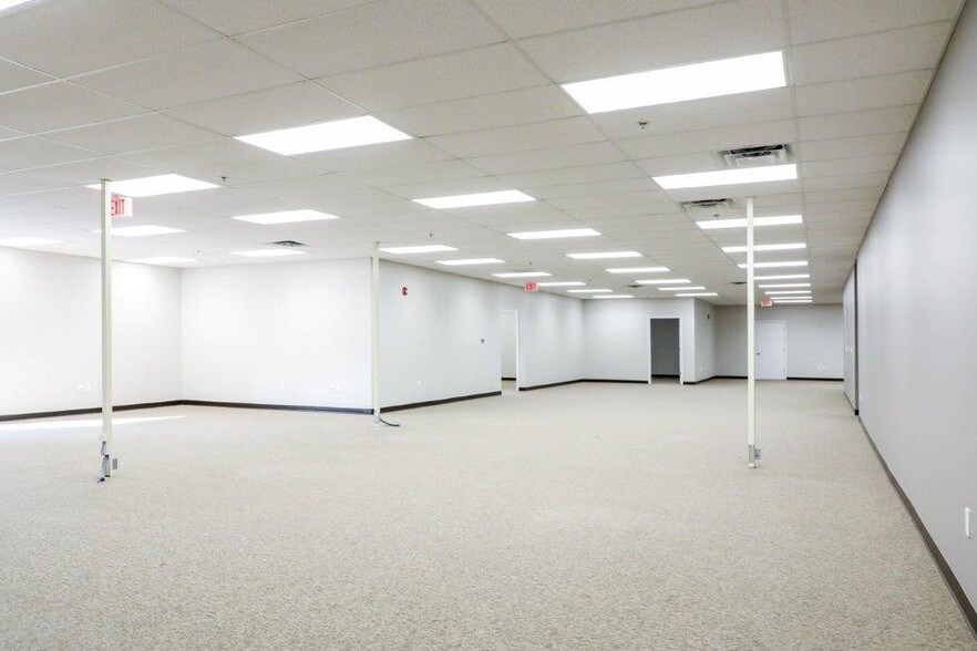 More Photos Of 14101-14105 Mccormick Dr, Tampa Light Manufacturing For Lease