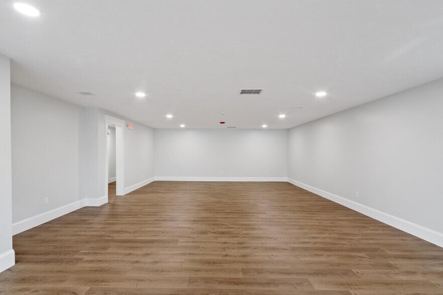 More Photos Of 777 Boston Rd, Groton Storefront For Lease