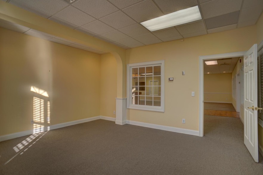 More Photos Of 100 Colony Park Dr, Cumming Bank For Lease