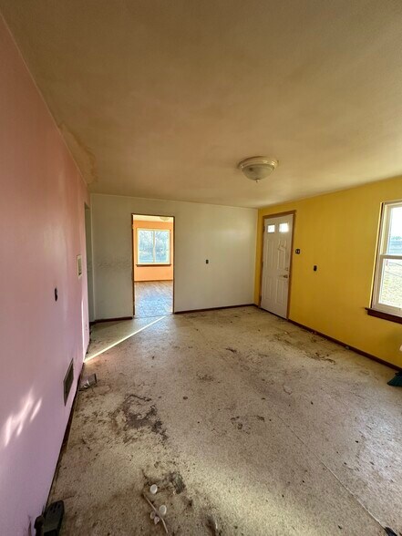 More Photos Of 239 Grand Ave, Waterloo Specialty For Sale