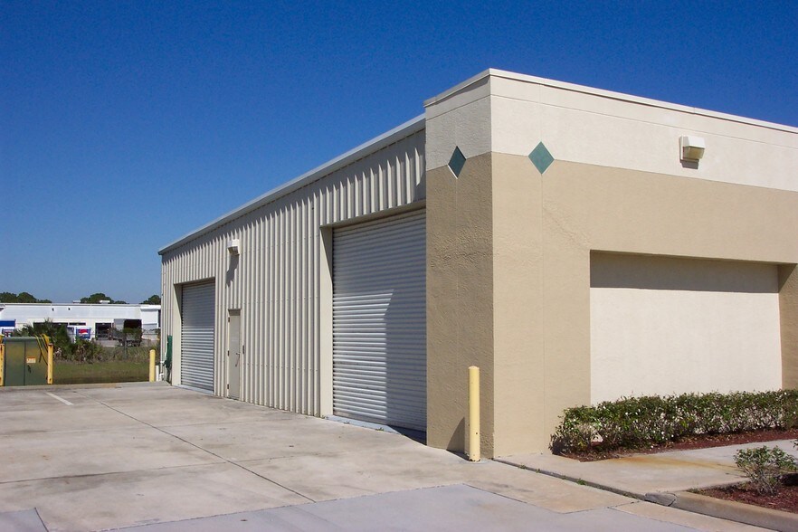 More Photos Of 746 North Dr, Melbourne Research And Development For Lease