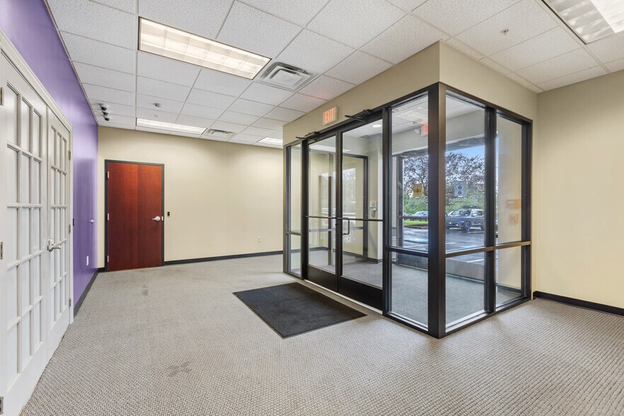 More Photos Of 161 Thorn Hill Rd, Warrendale Light Manufacturing For Lease