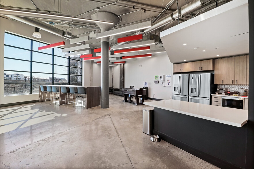 More Photos Of 705 Edgewood St NE, Washington Flex For Lease