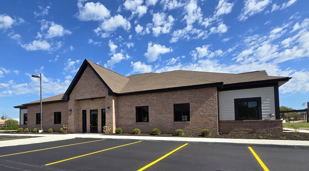 More Photos Of 804 Geneva Parkway, Lake Geneva Medical For Lease