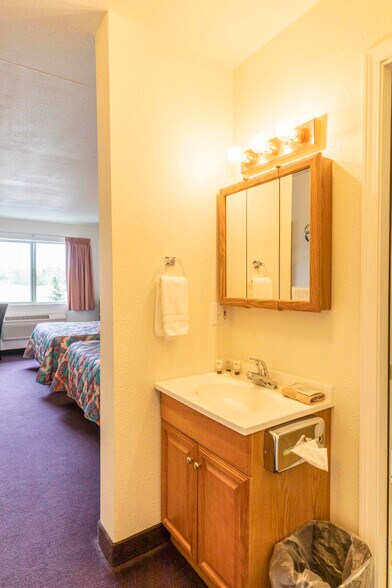 More Photos Of 605 4th Ave, Fort Garland Hotel For Sale