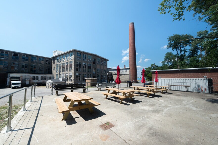 More Photos Of 1 Ace St, Fall River Warehouse For Lease