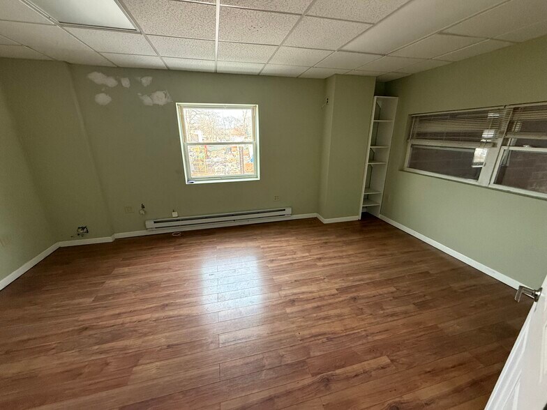 More Photos Of 69 Horseblock Rd, Centereach Service For Lease