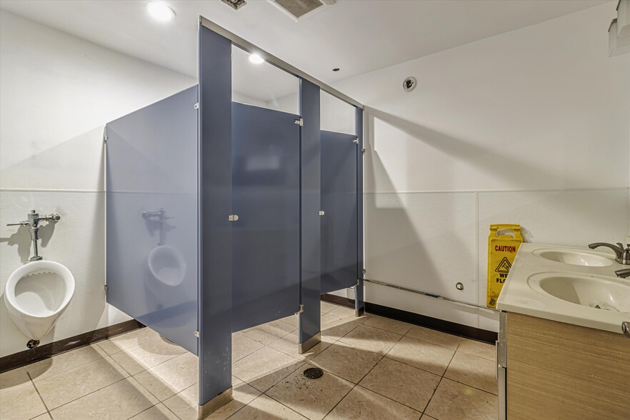 More Photos Of 1356 S 50th St, Richmond Warehouse For Sale