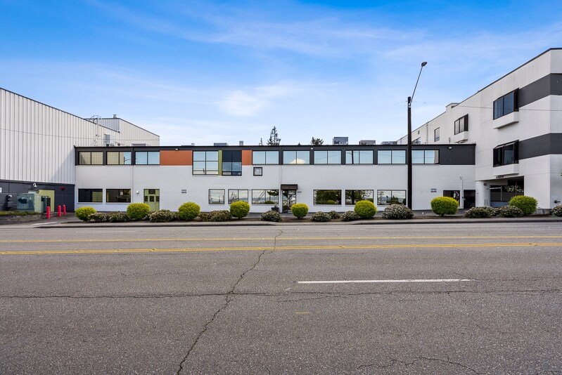 More Photos Of 2727 W Marine View Dr, Everett Flex For Lease