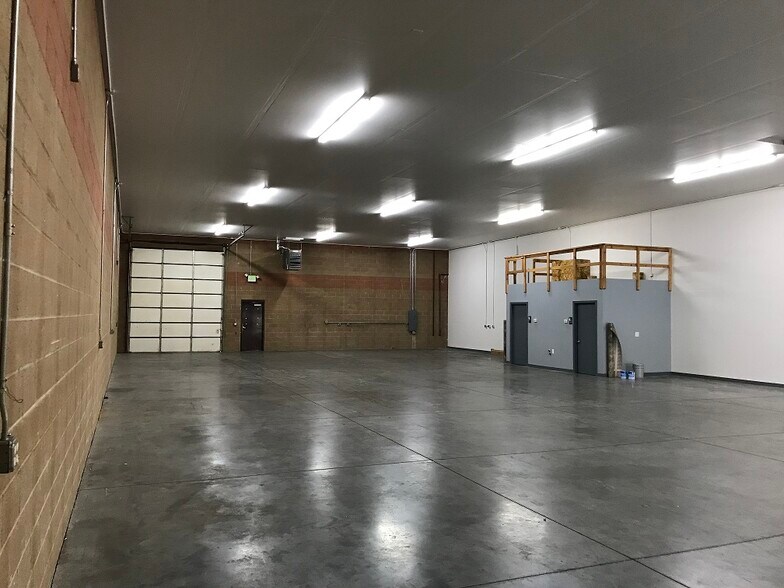 More Photos Of 2902-2906 S Featherly Way, Boise Warehouse For Lease
