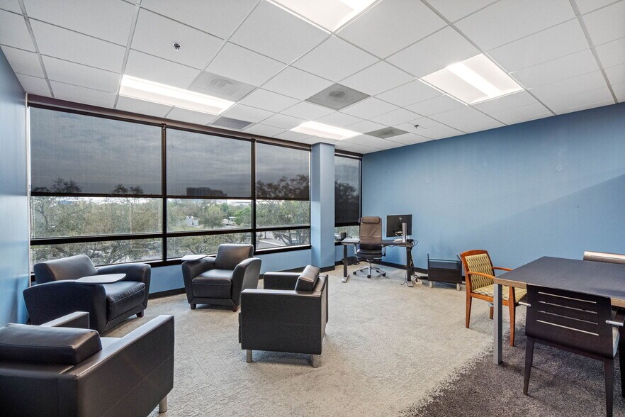 More Photos Of 6801 E Hillsborough Ave, Tampa Office Residential For Lease