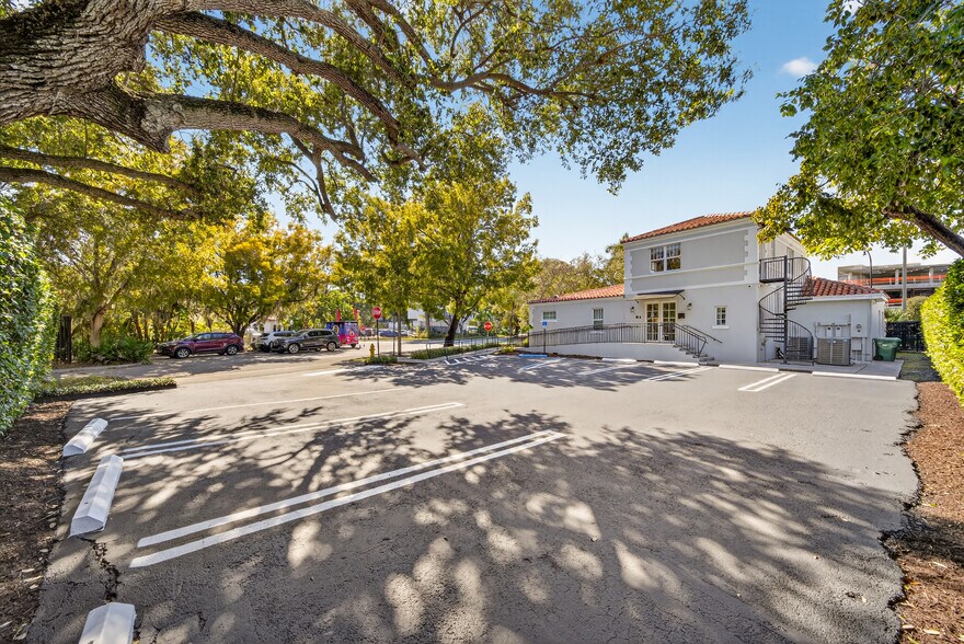 More Photos Of 5801 Biscayne Blvd, Miami Office For Lease