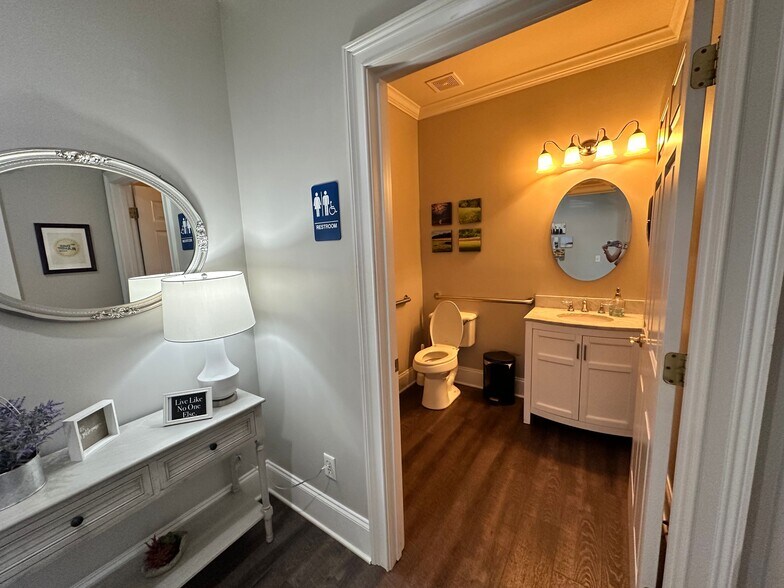 More Photos Of 327 Dahlonega Rd, Cumming Office For Lease