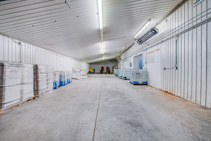 More Photos Of 19 Terry Fox Dr, Vankleek Hill Manufacturing For Sale