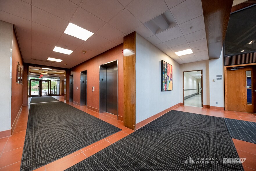 More Photos Of 26301 Curtiss Wright Pky, Richmond Heights Office For Lease