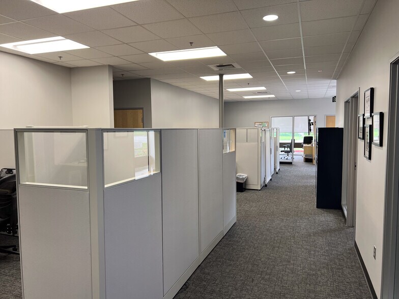 More Photos Of 25709 Rye Canyon Rd, Valencia Warehouse For Lease