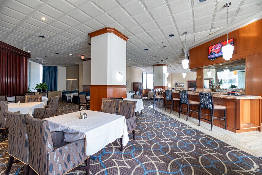 More Photos Of 75 E State St, Columbus Hotel For Sale