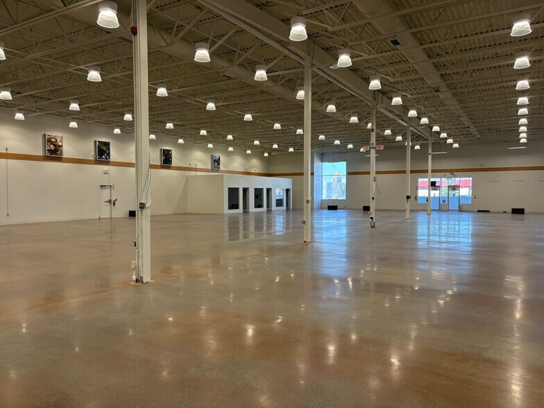 More Photos Of 2747 Chamberland St, Clarence-Rockland Freestanding For Sale