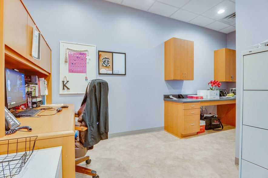 More Photos Of 4275 Western Blvd, Jacksonville Medical For Sale