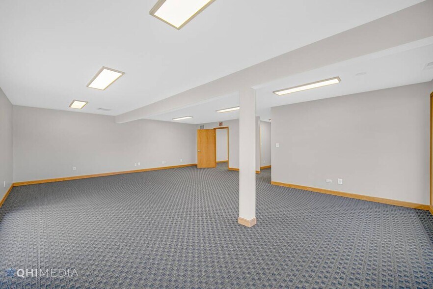 More Photos Of 904 W Old Ridge Rd, Hobart Office For Sale