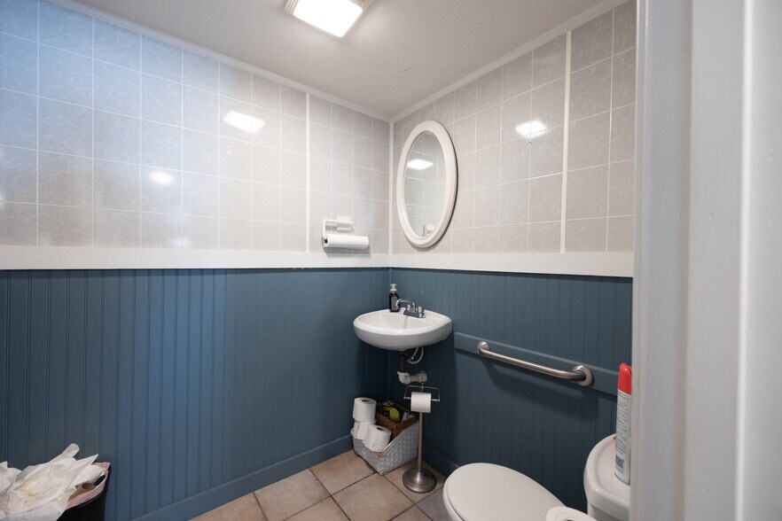 More Photos Of 104 N Orange St, Butler Freestanding For Lease