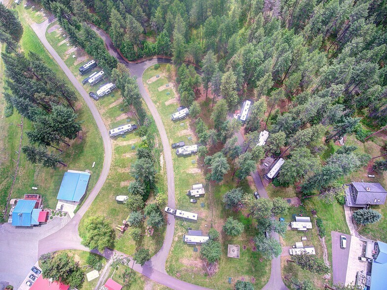 More Photos Of 23113 Rollins Lakeshore Dr, Rollins General Retail For Sale