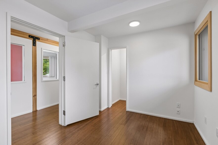 More Photos Of 901 NE 23rd Ave, Saint Anthony Office For Sale