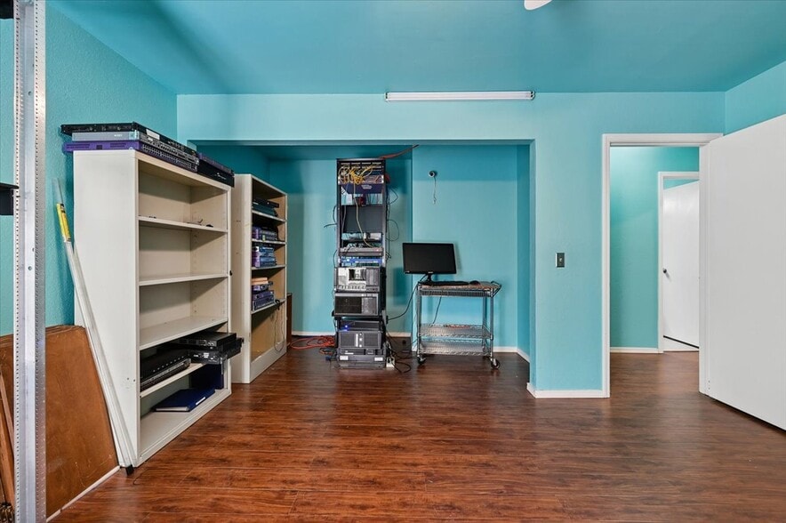 More Photos Of 4940 E 73rd St, Tulsa Office For Sale